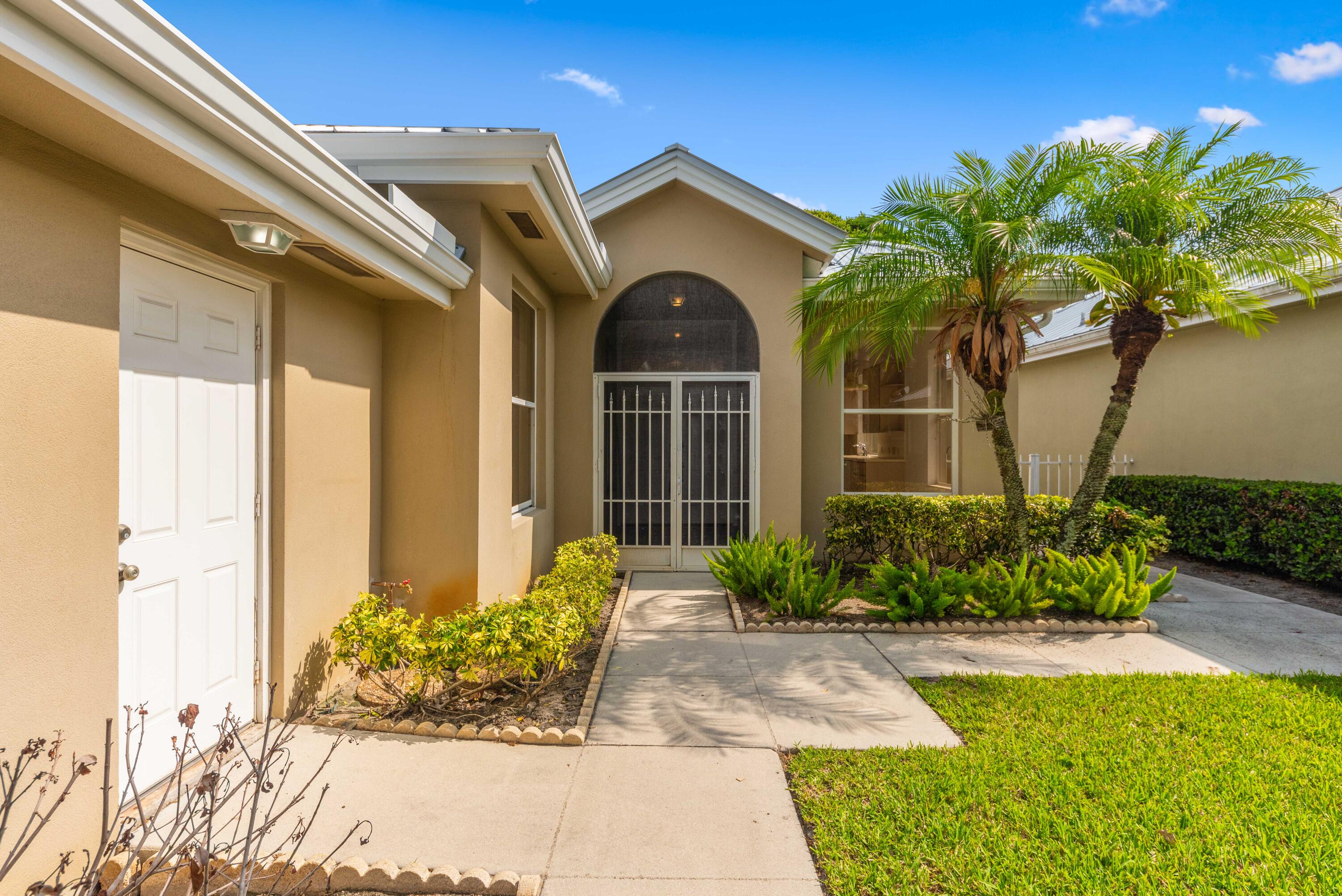 2544 SW Greenwich Way