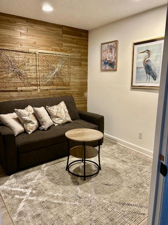 1605 S Us Highway 1 1h