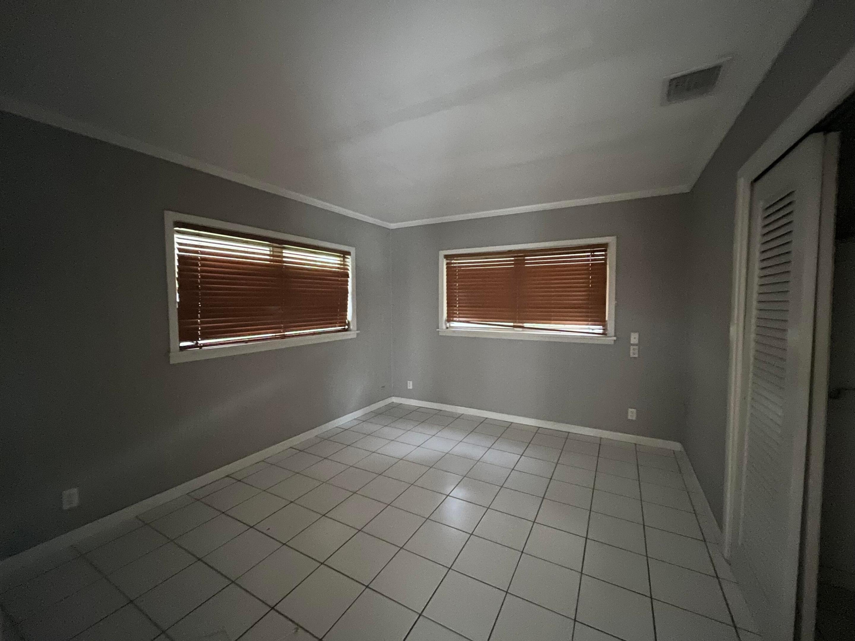 1425 NE Waveland Avenue