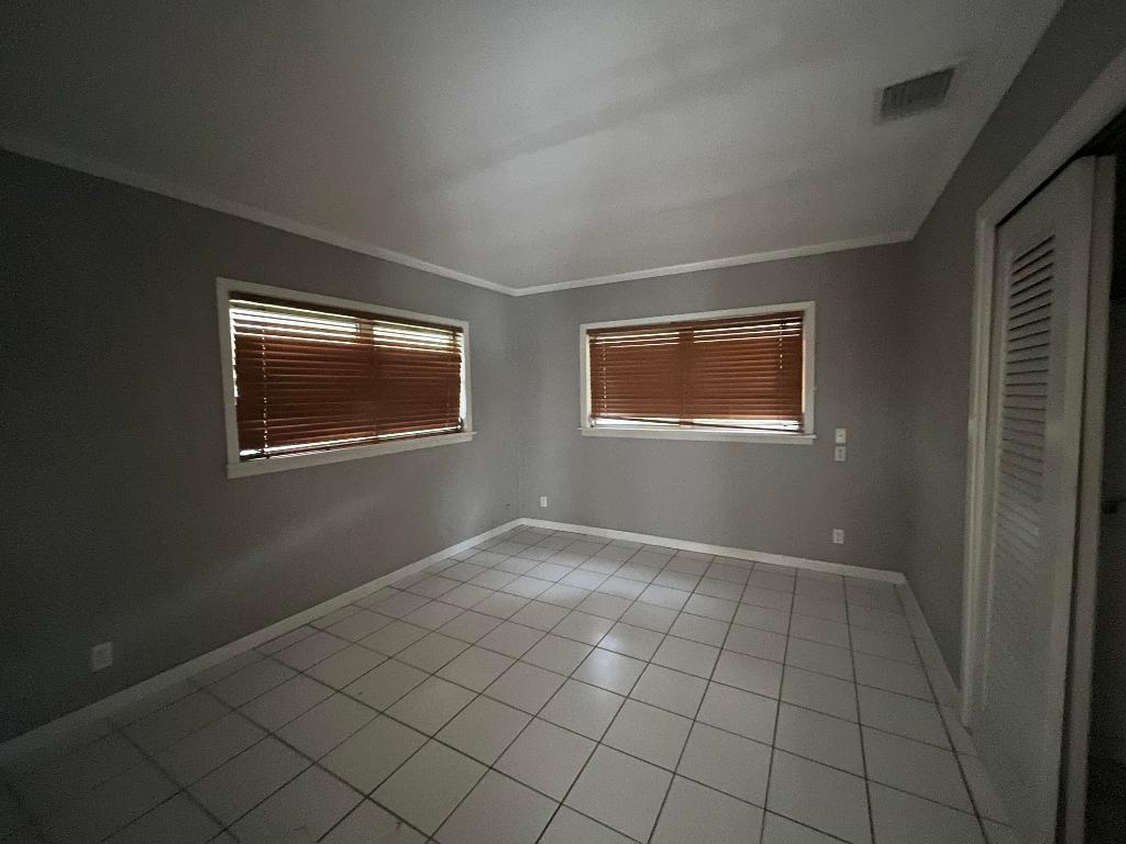 1425 NE Waveland Avenue