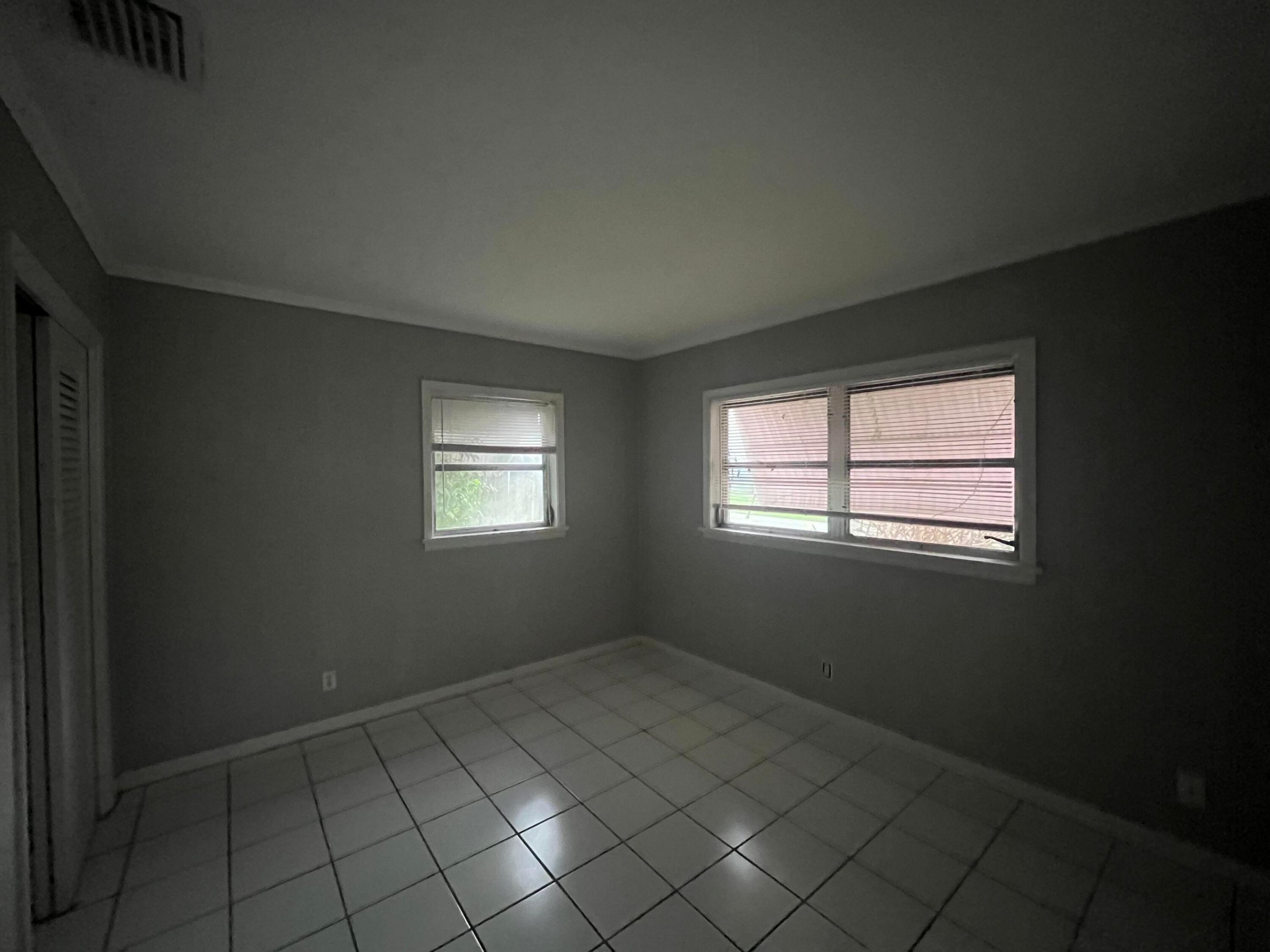 1425 NE Waveland Avenue