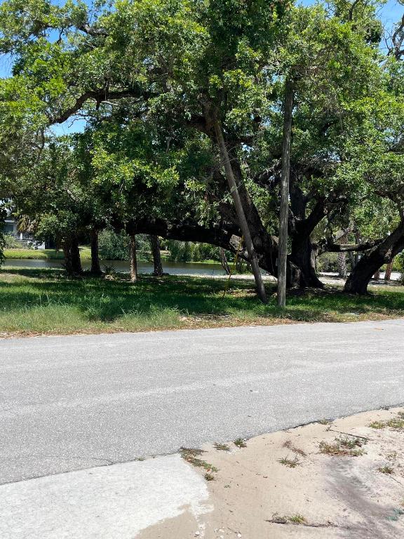 1425 NE Waveland Avenue