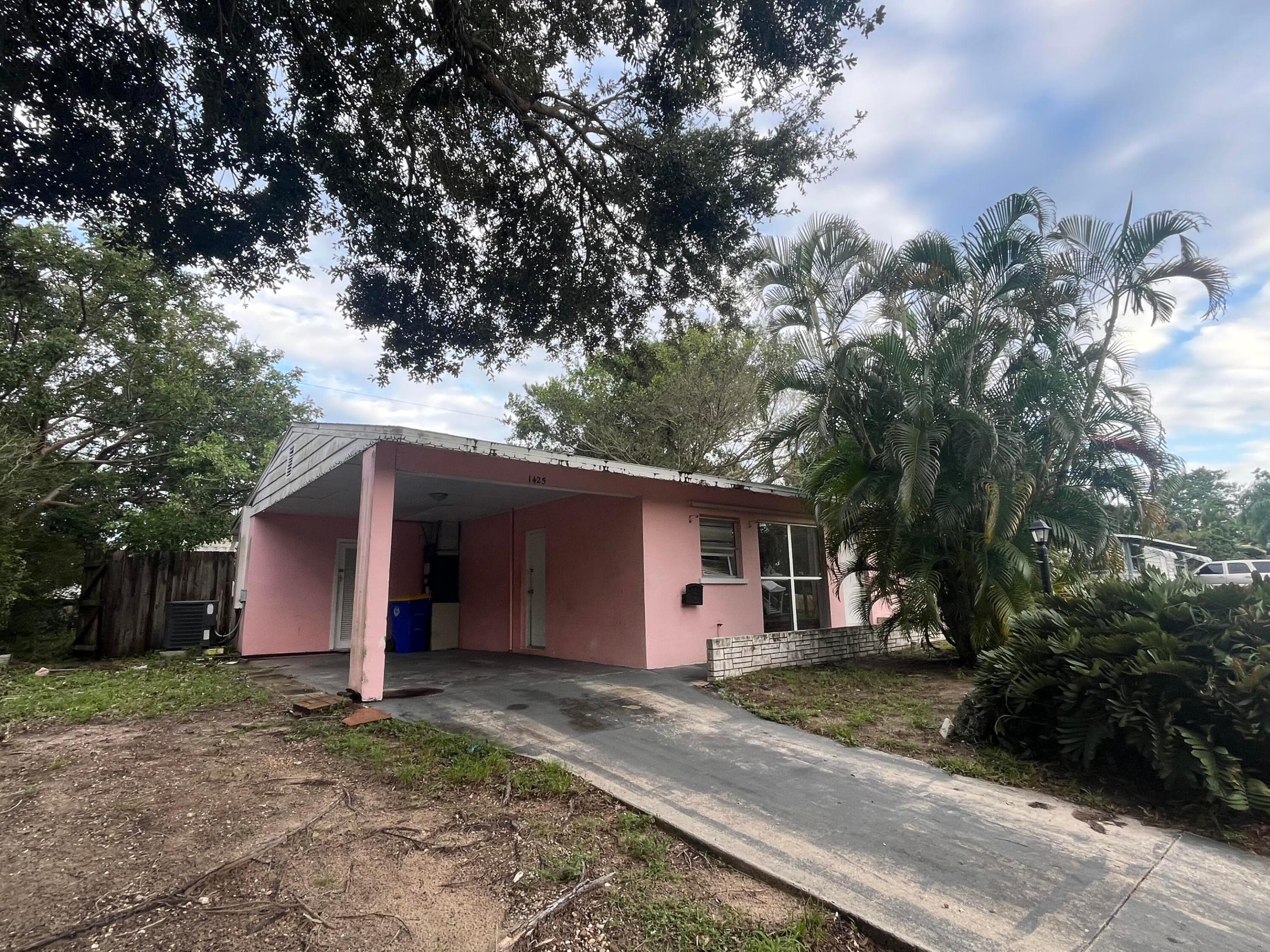 1425 NE Waveland Avenue