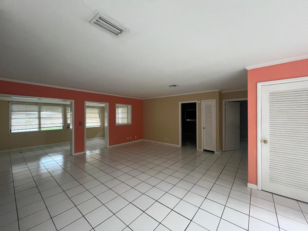 1425 NE Waveland Avenue