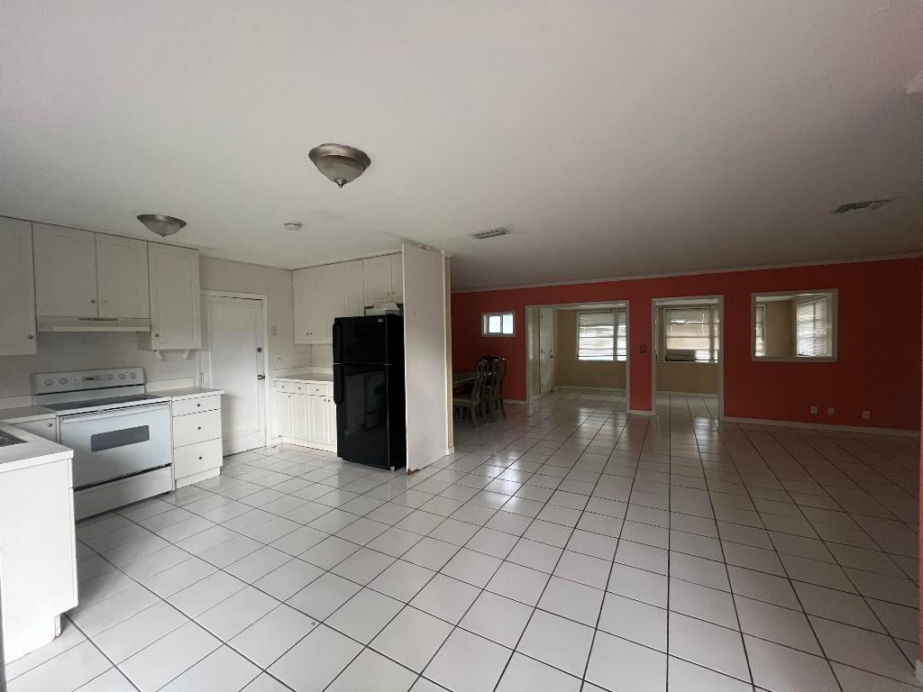 1425 NE Waveland Avenue