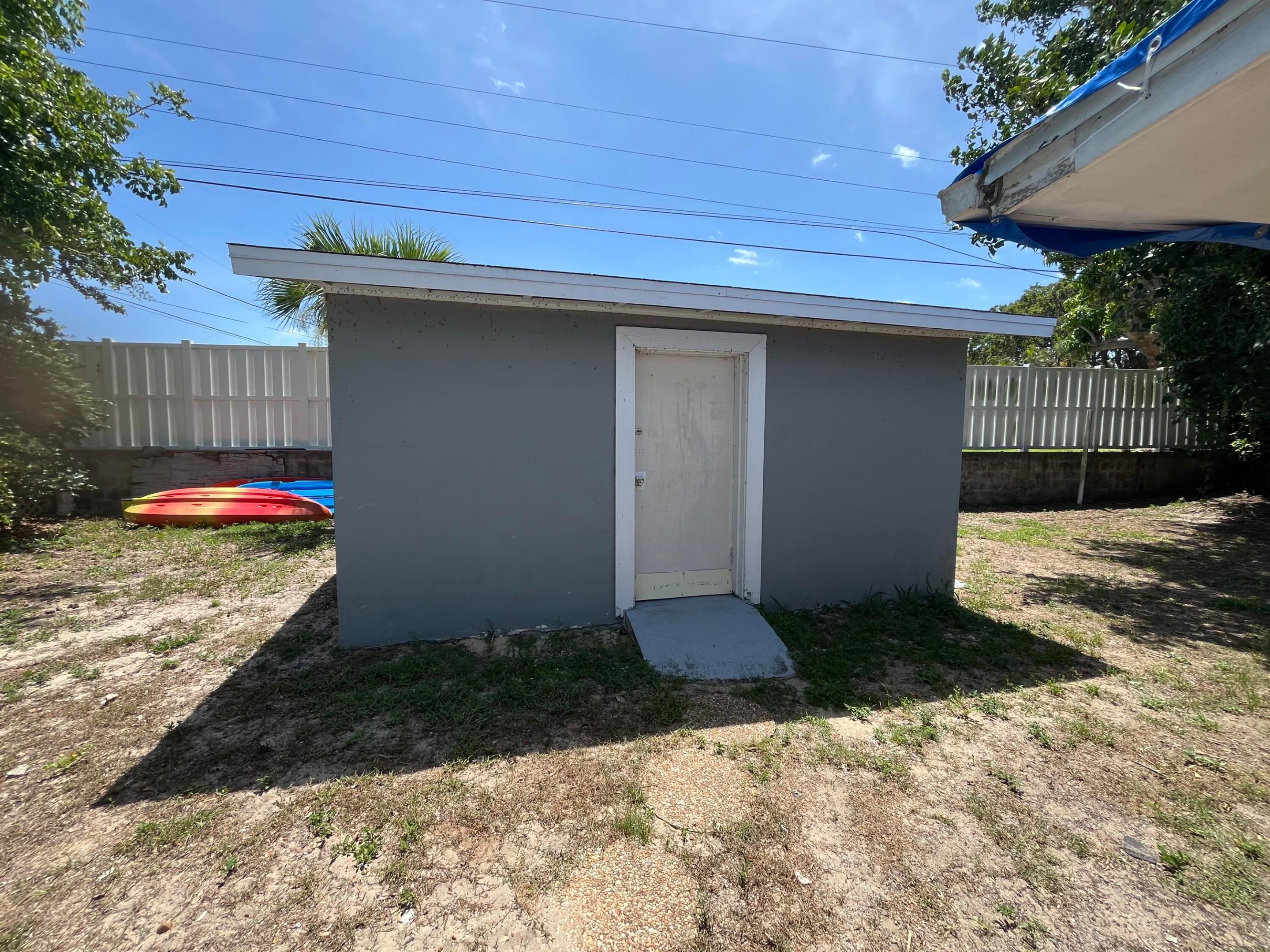 1425 NE Waveland Avenue