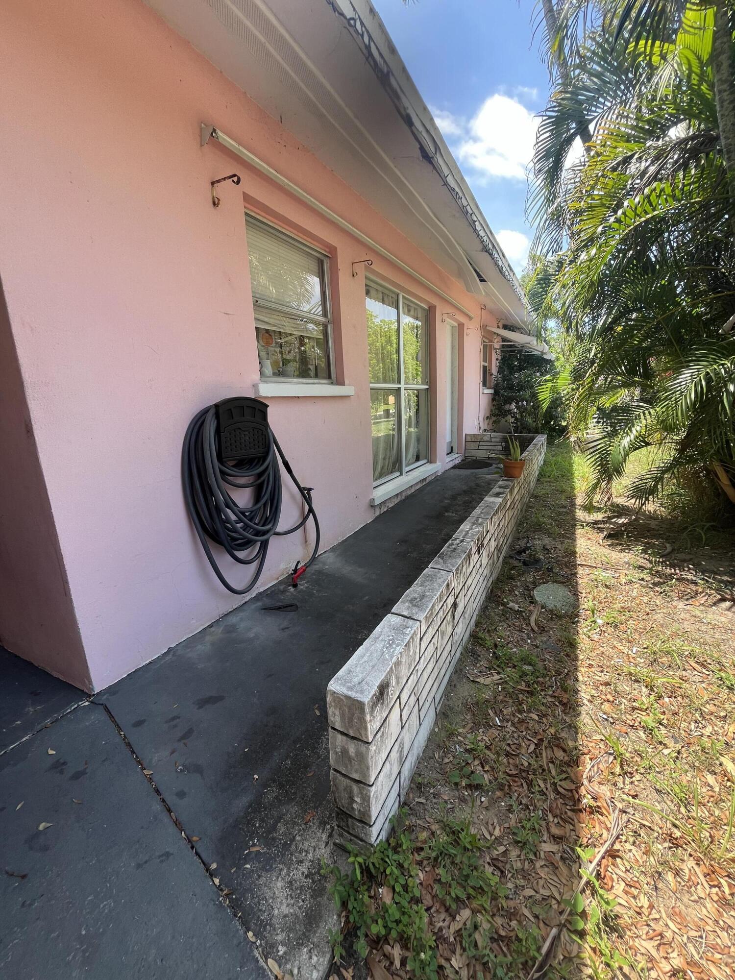 1425 NE Waveland Avenue