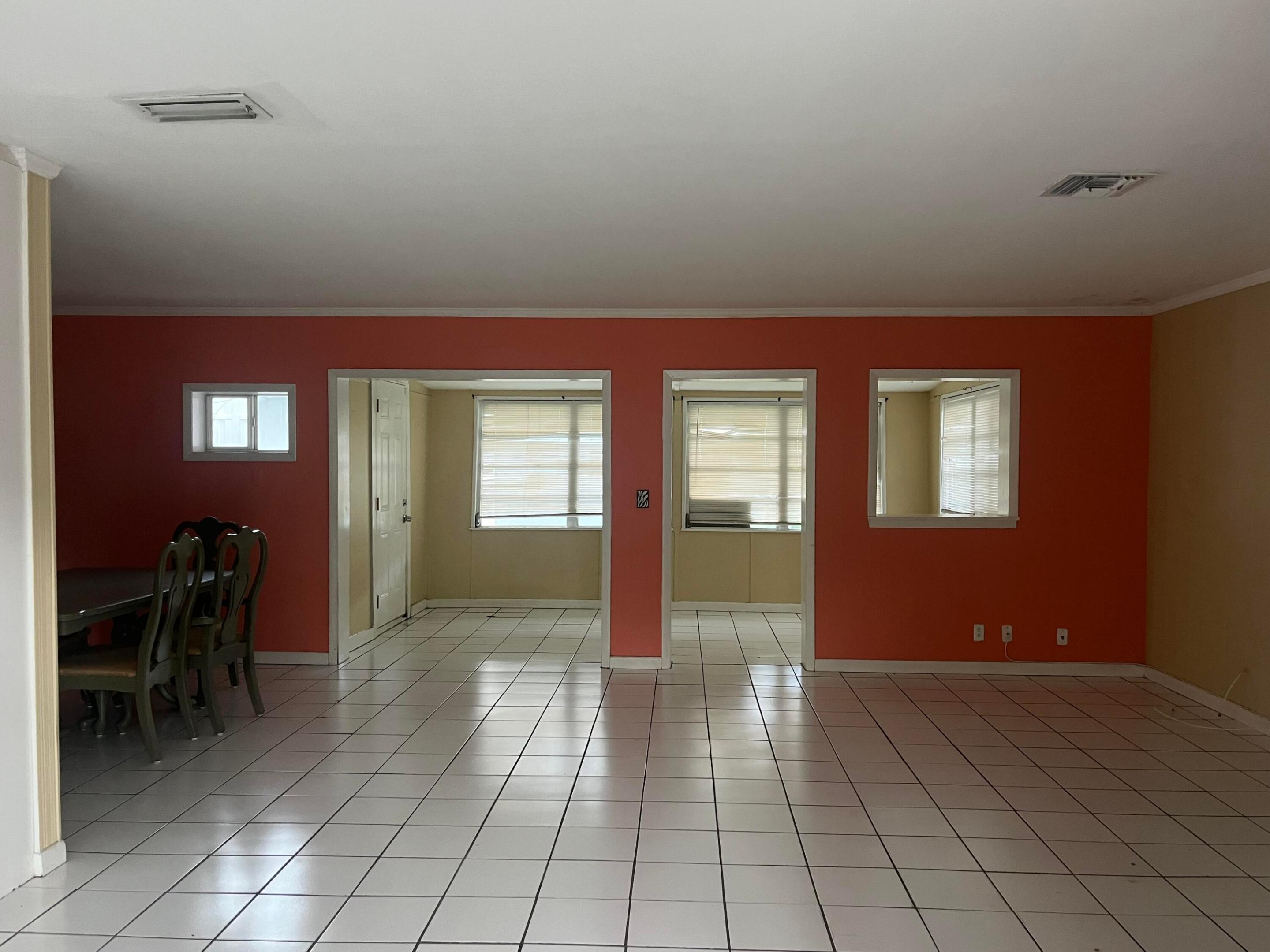 1425 NE Waveland Avenue