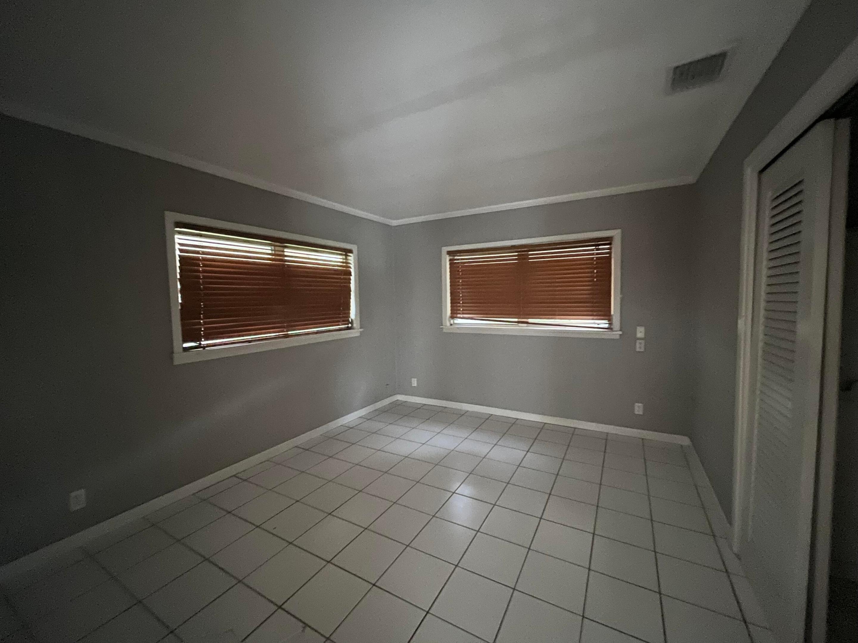 1425 NE Waveland Avenue