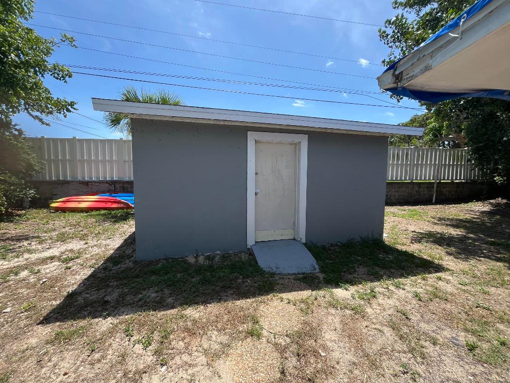 1425 NE Waveland Avenue