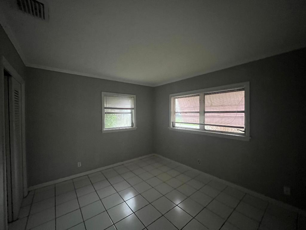 1425 NE Waveland Avenue