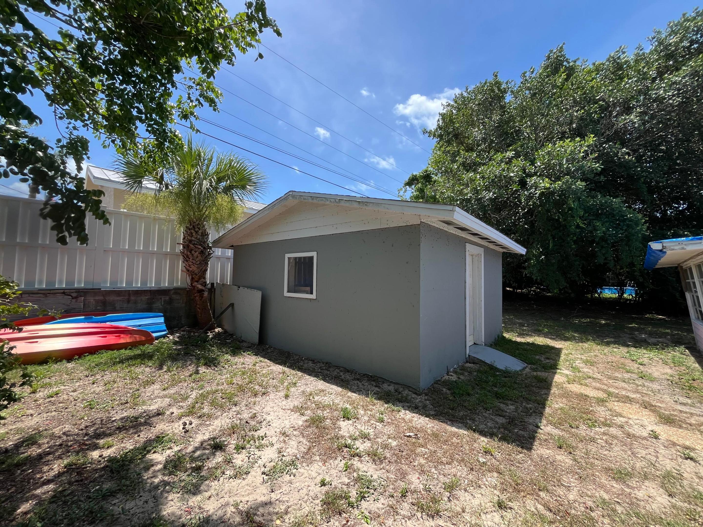 1425 NE Waveland Avenue