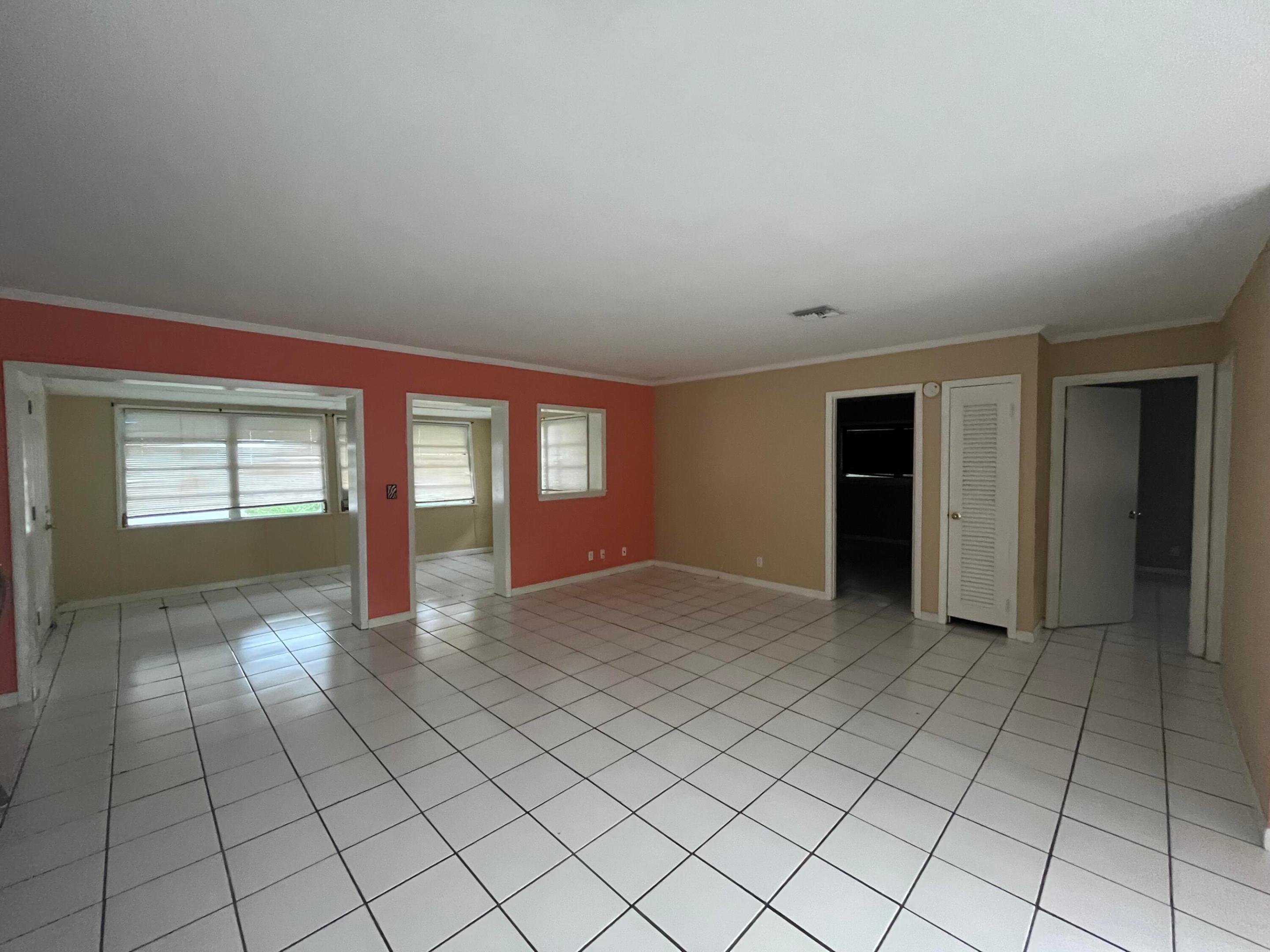 1425 NE Waveland Avenue