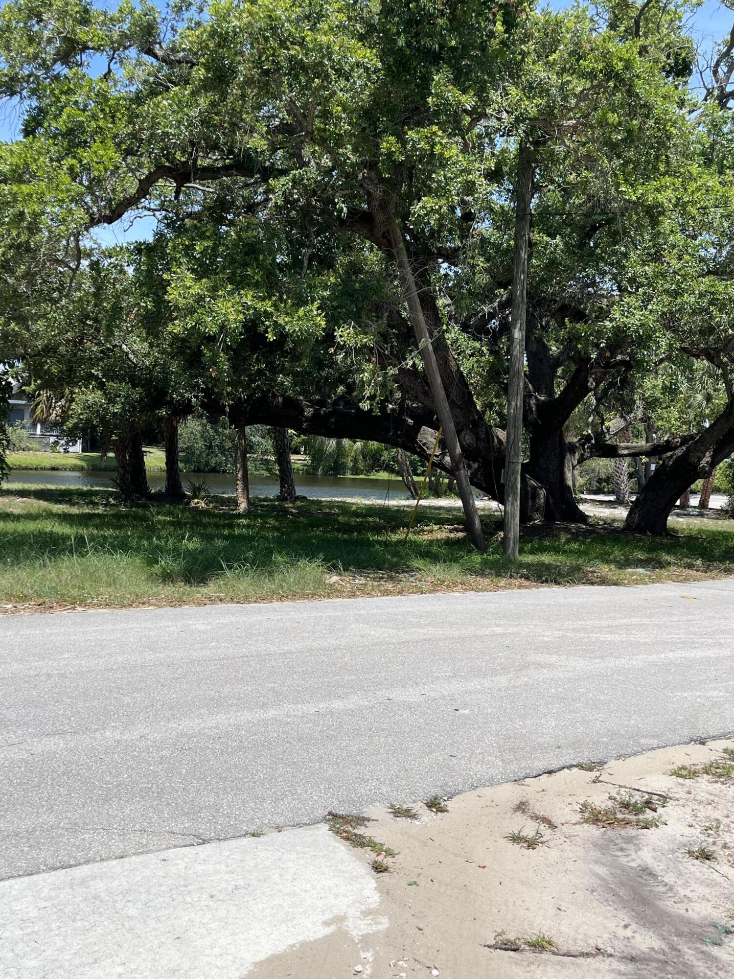 1425 NE Waveland Avenue