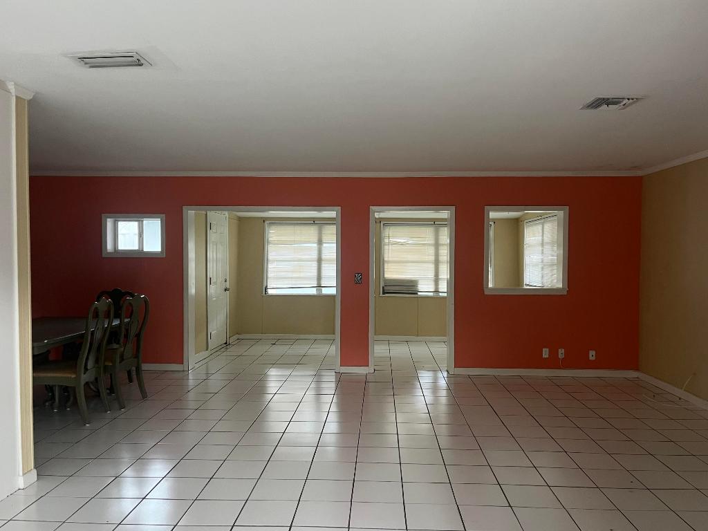 1425 NE Waveland Avenue