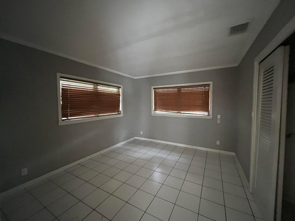 1425 NE Waveland Avenue