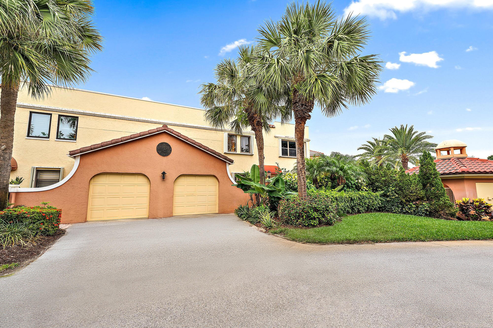 54 Uno Lago Drive