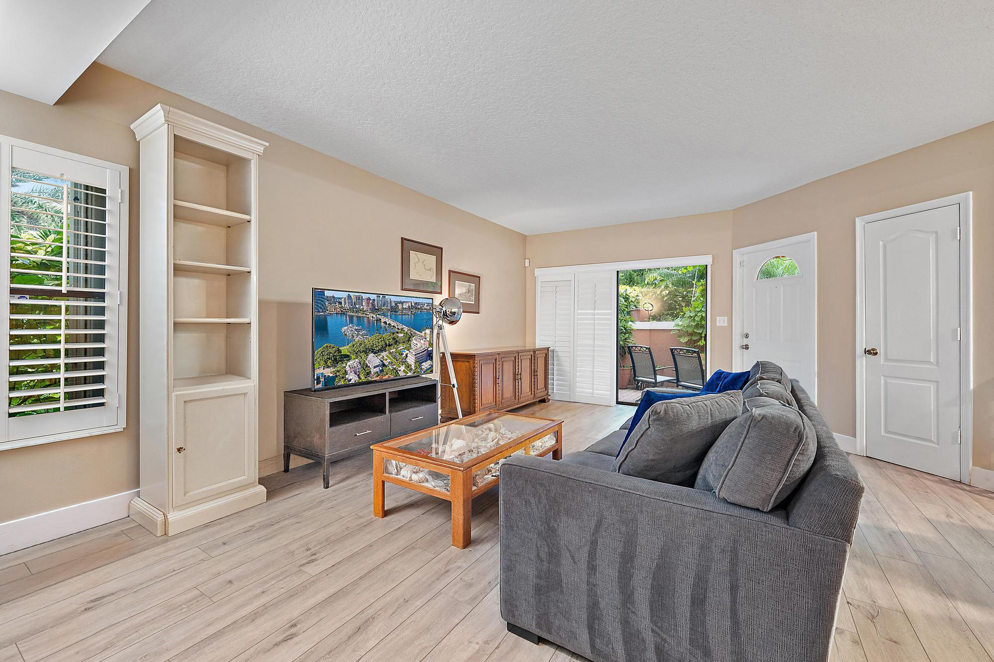54 Uno Lago Drive
