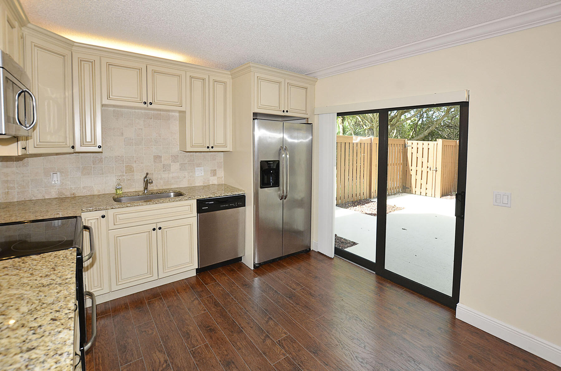 3900 County Line Road 8c