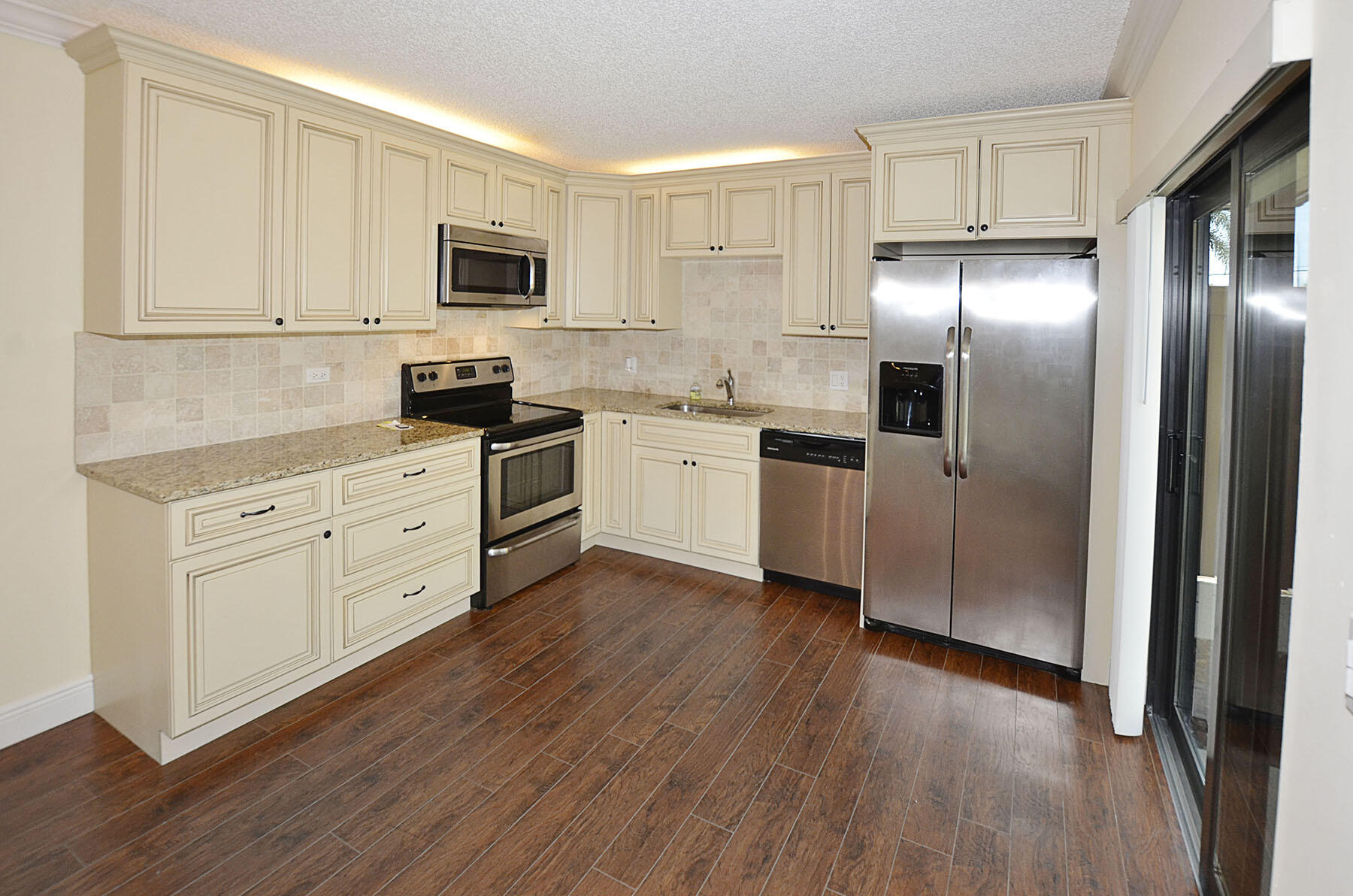 3900 County Line Road 8c