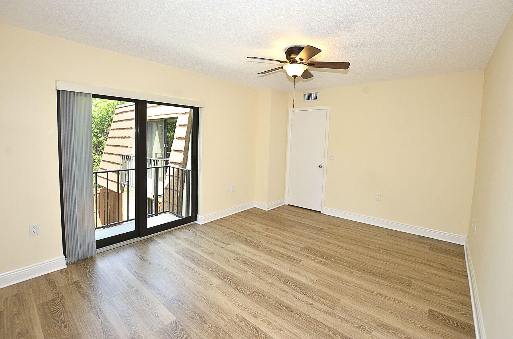 3900 County Line Road 8c