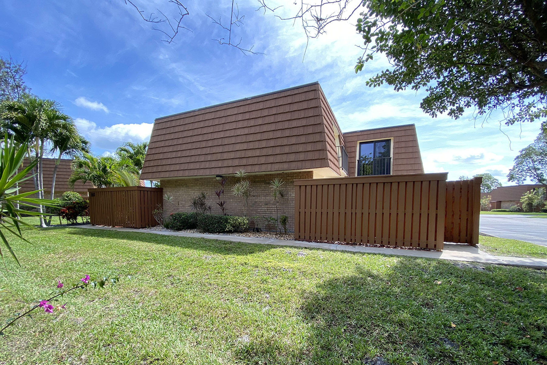 3900 County Line Road 8c