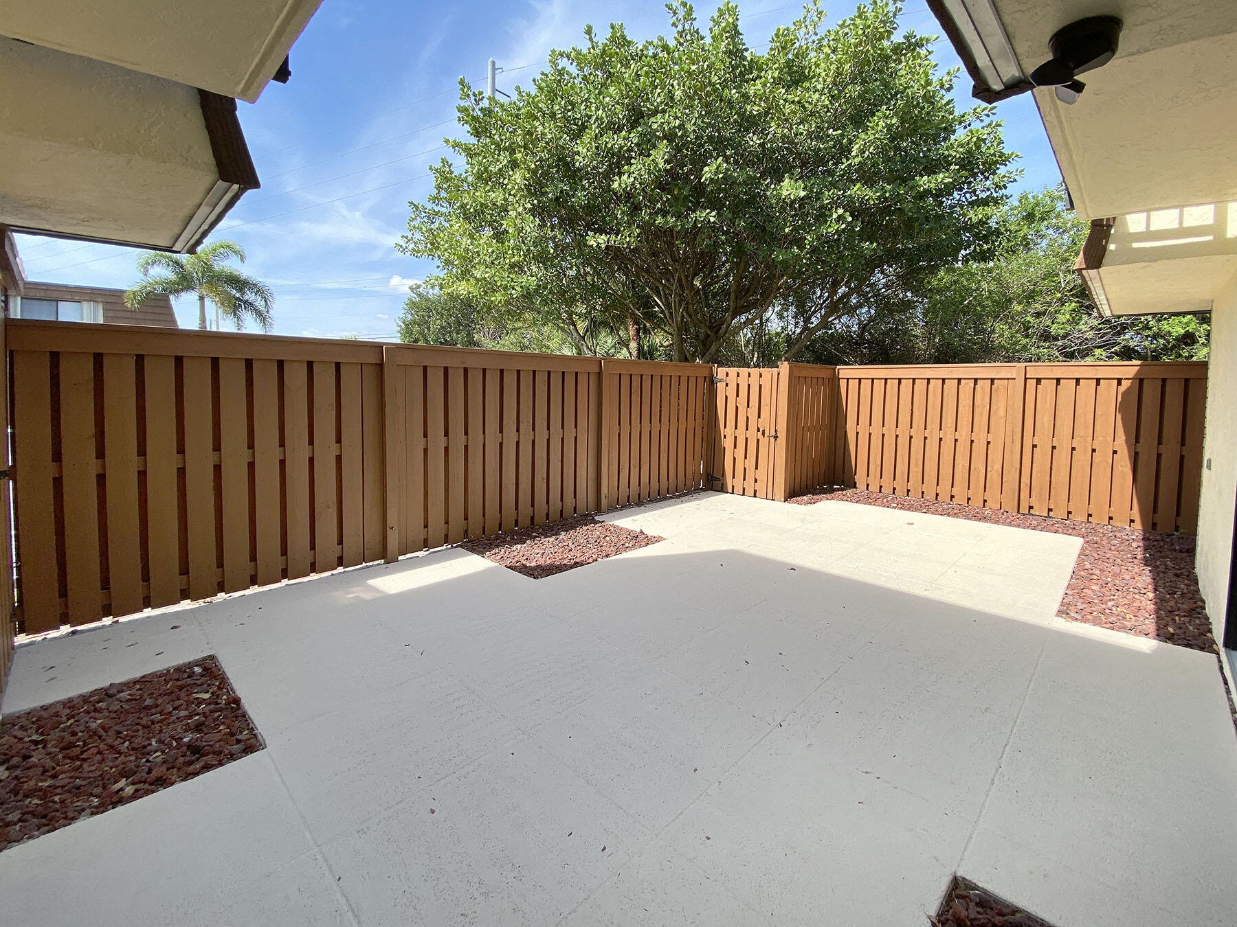 3900 County Line Road 8c