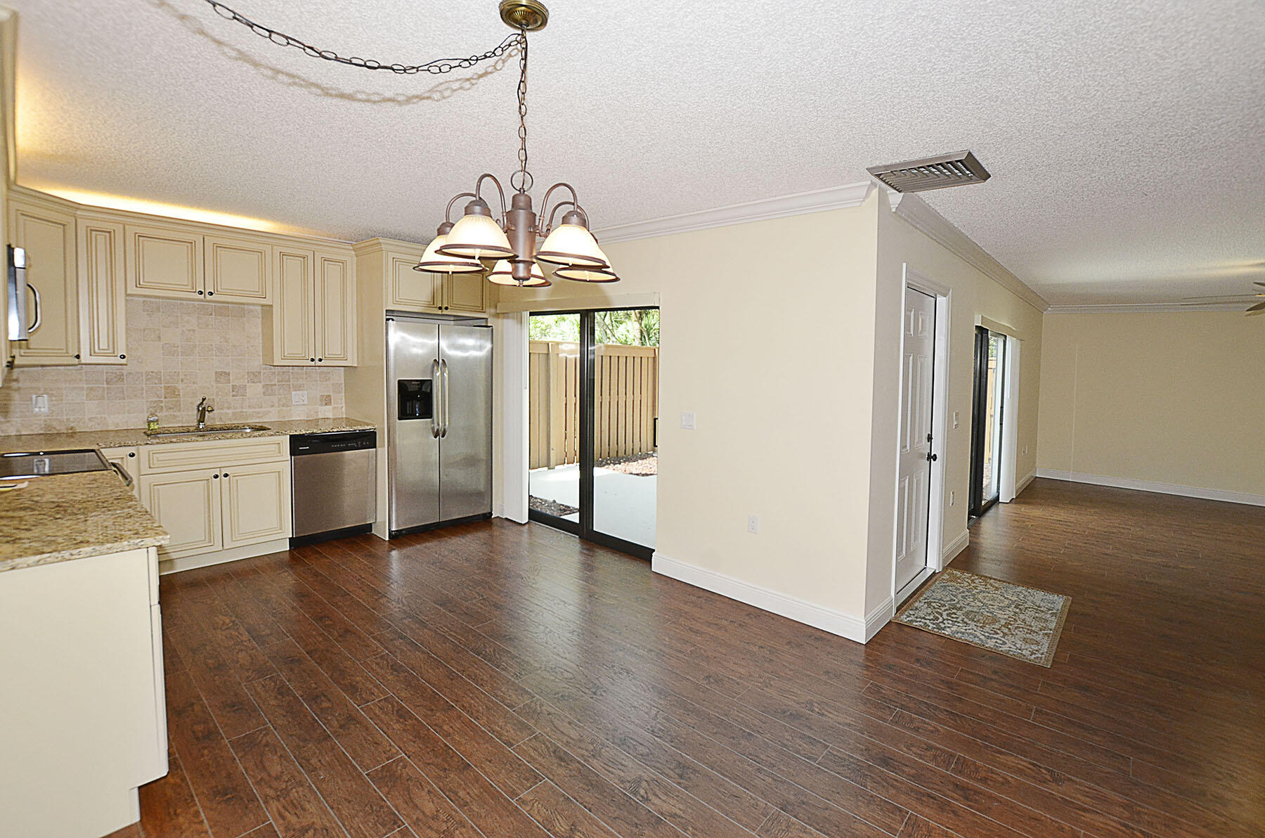 3900 County Line Road 8c