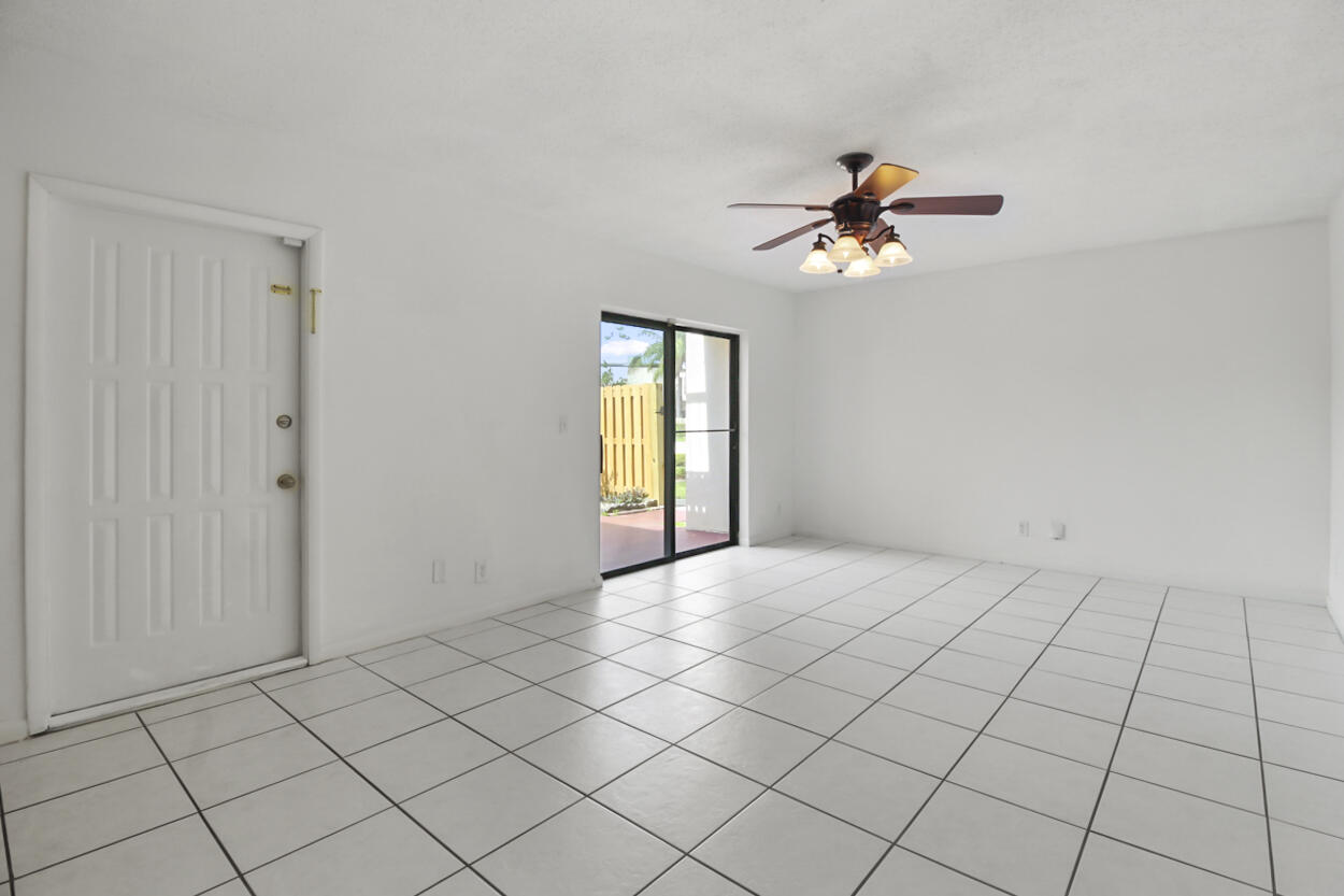 1538 Shaker Circle
