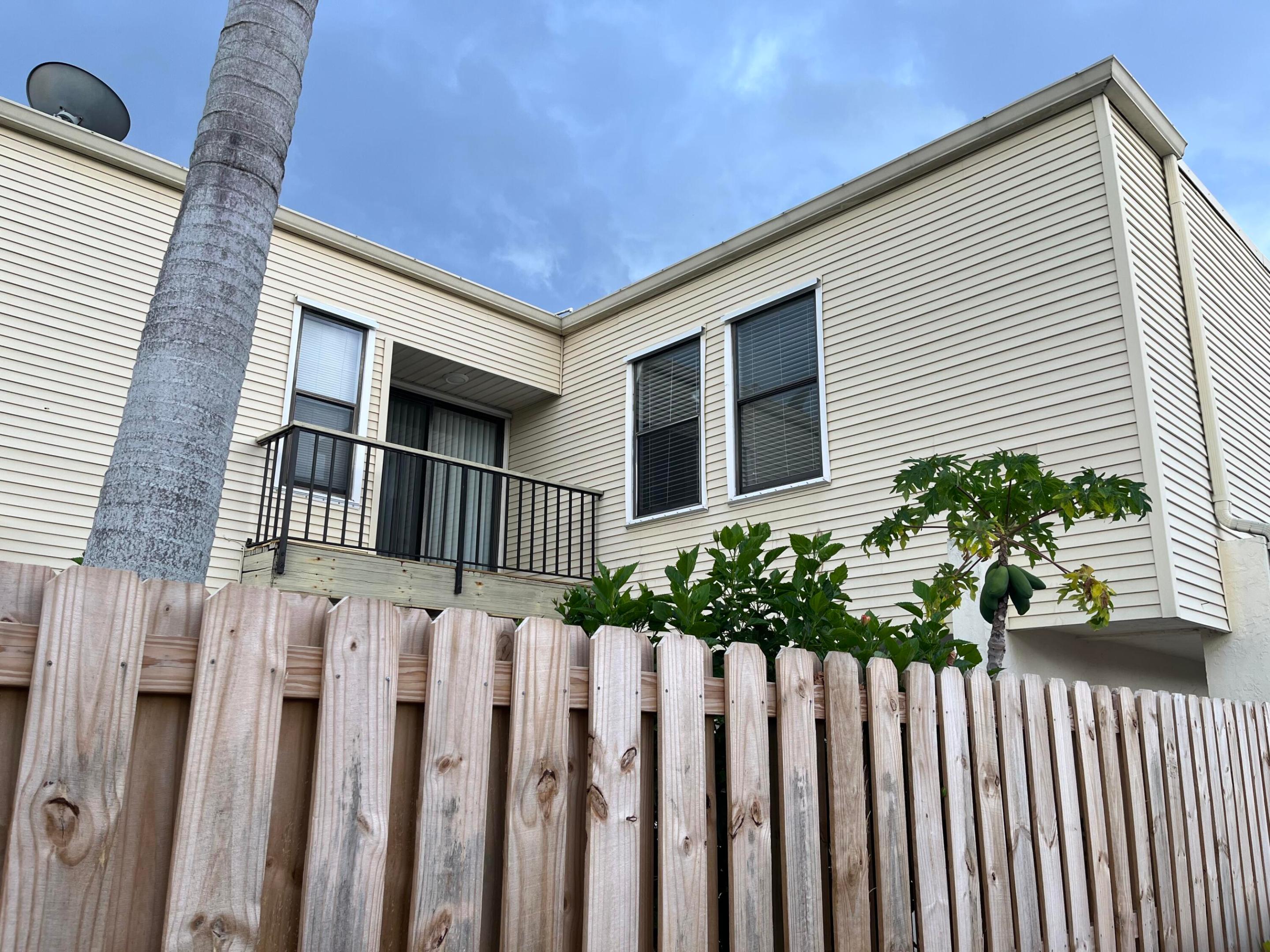 1538 Shaker Circle