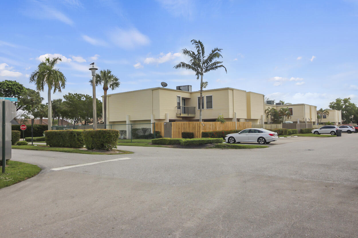 1538 Shaker Circle