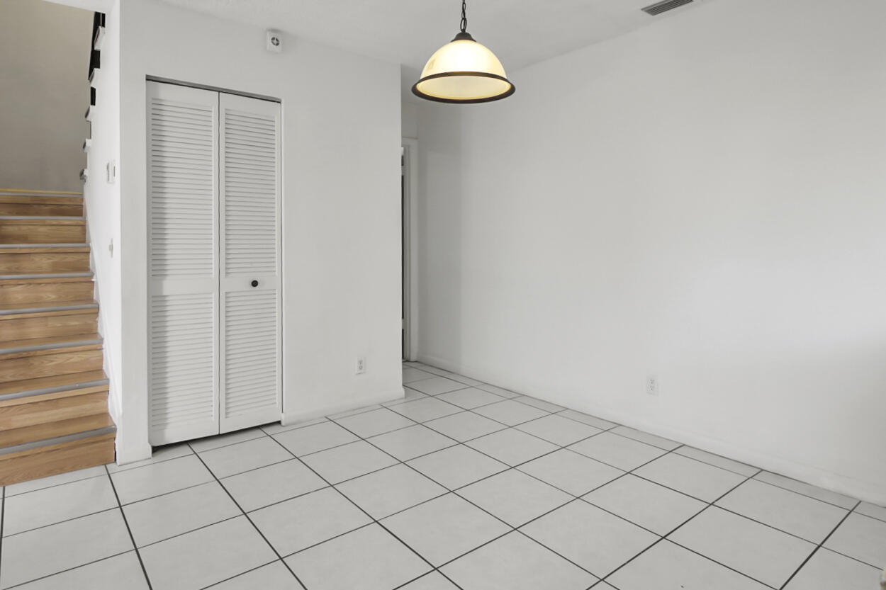 1538 Shaker Circle