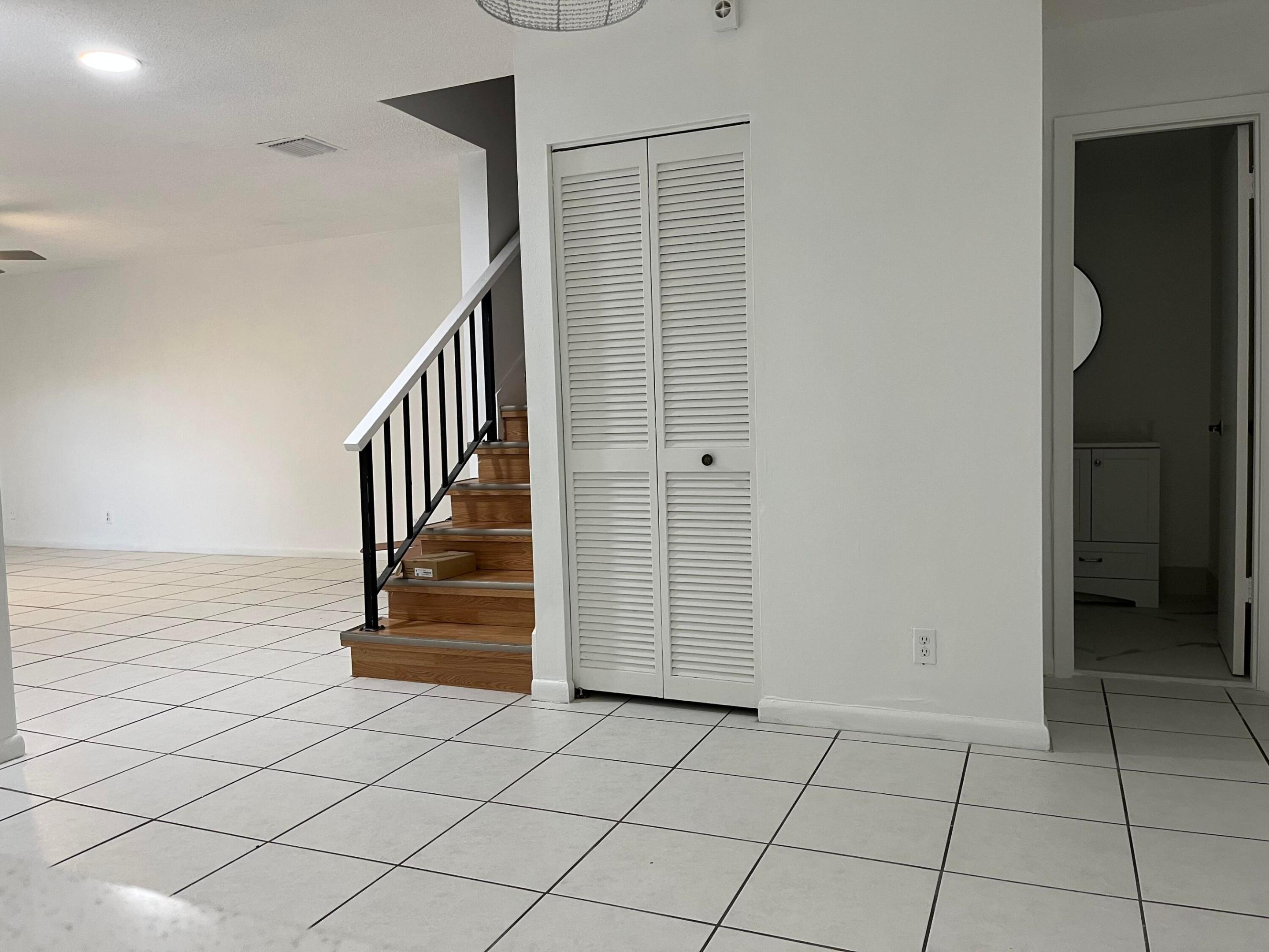 1538 Shaker Circle