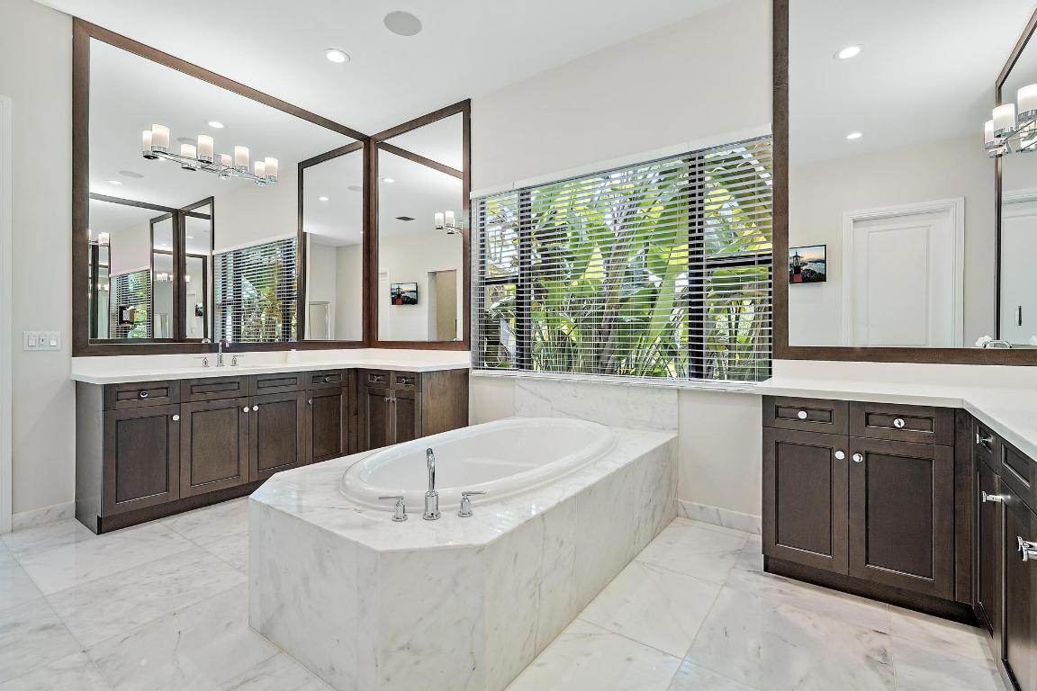 8164 SE Old Plantation Circle