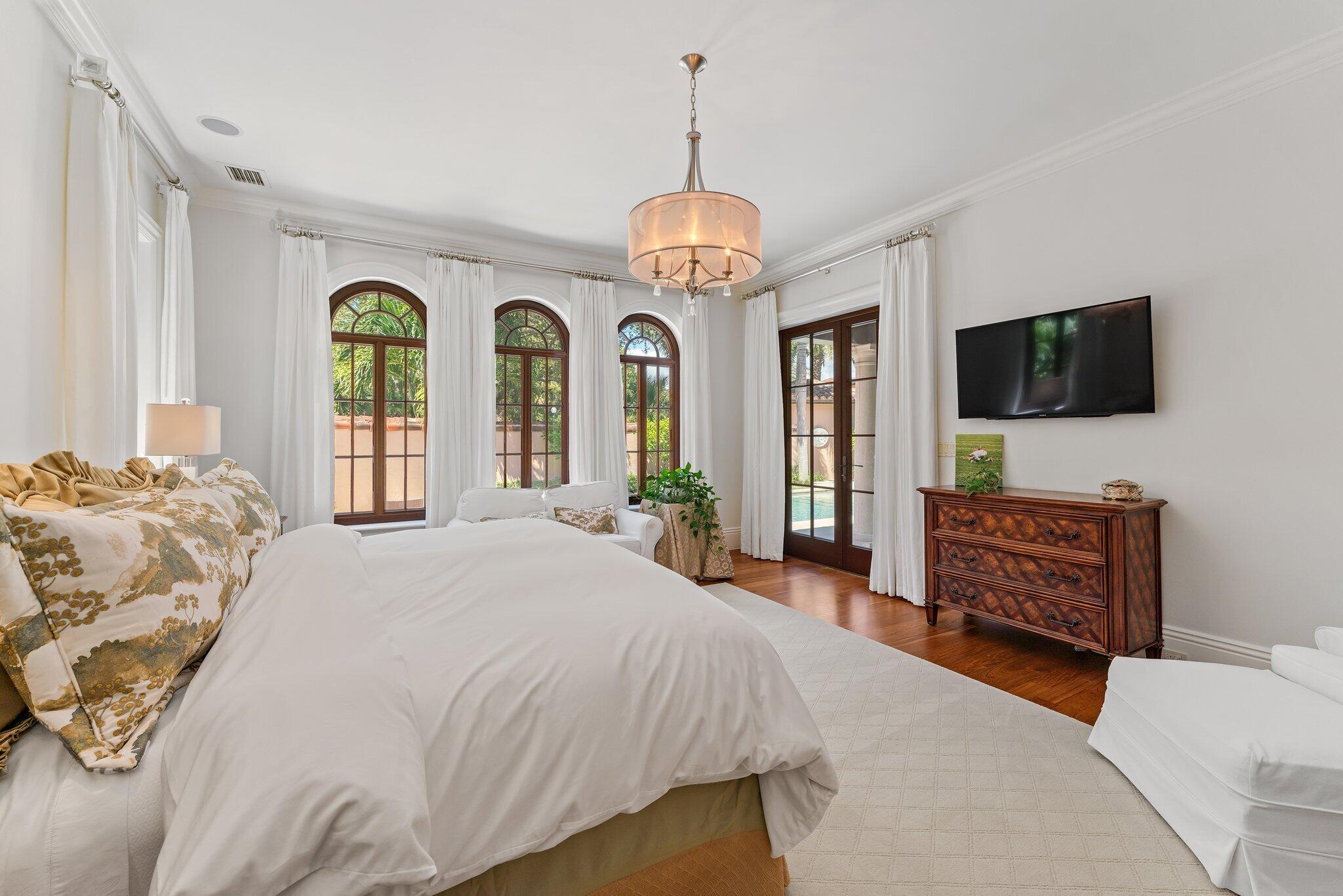 437 Via Del Orso Drive