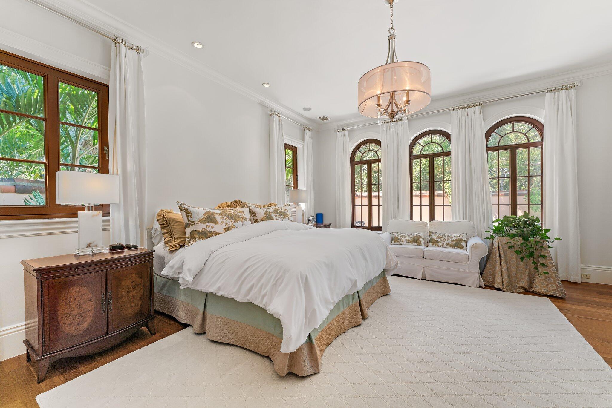 437 Via Del Orso Drive