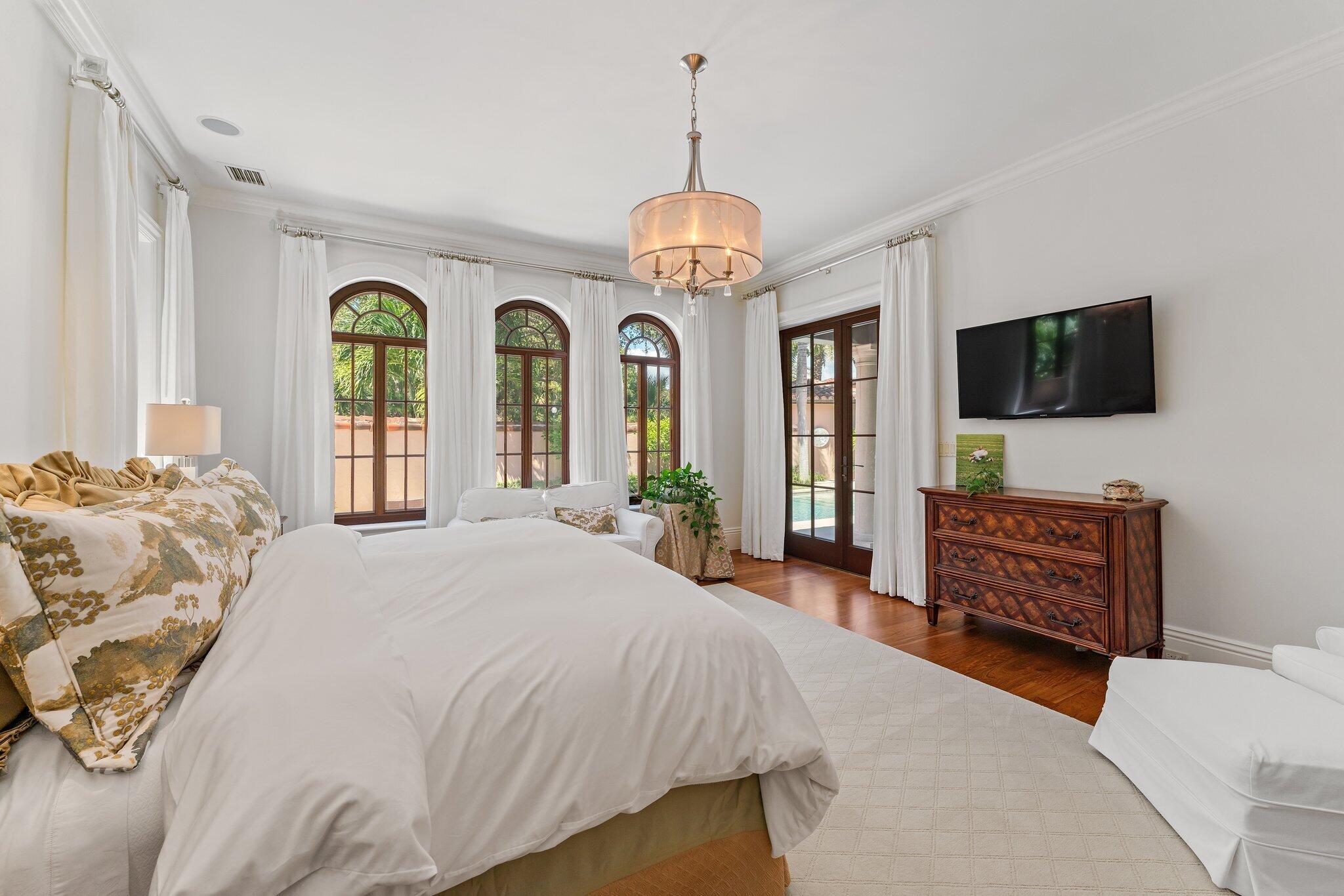 437 Via Del Orso Drive