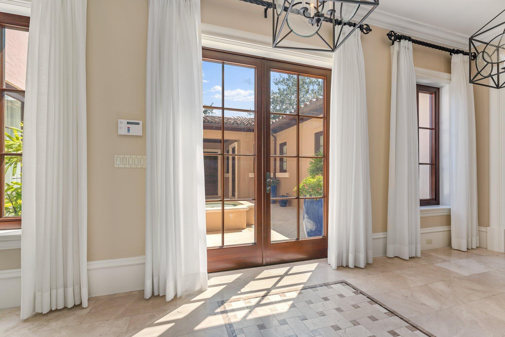 437 Via Del Orso Drive
