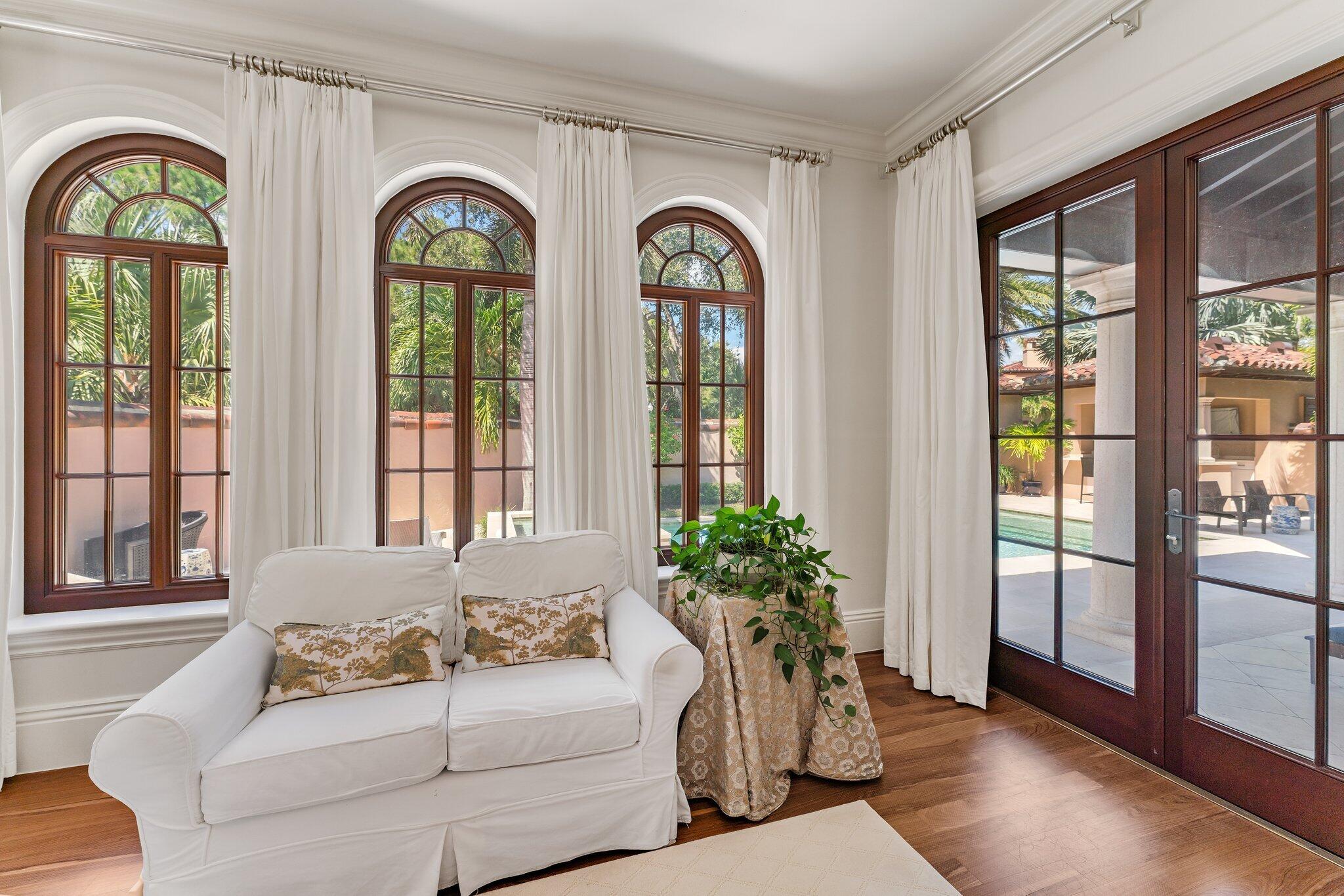 437 Via Del Orso Drive
