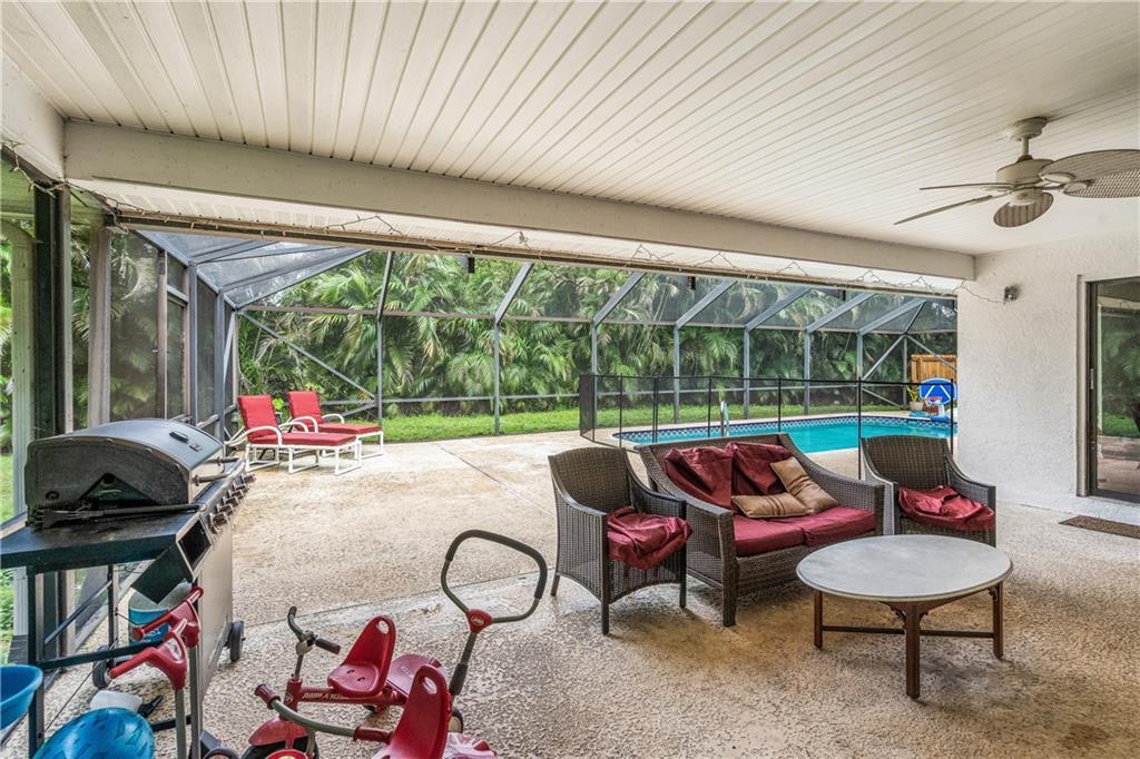 217 SE Verada Avenue