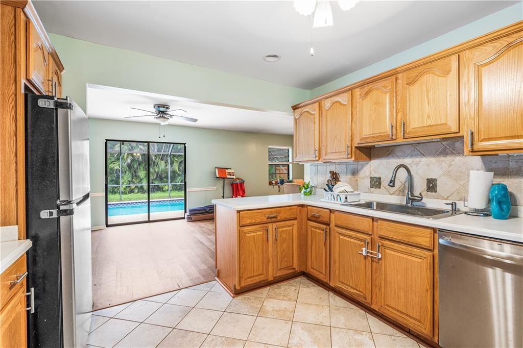 217 SE Verada Avenue