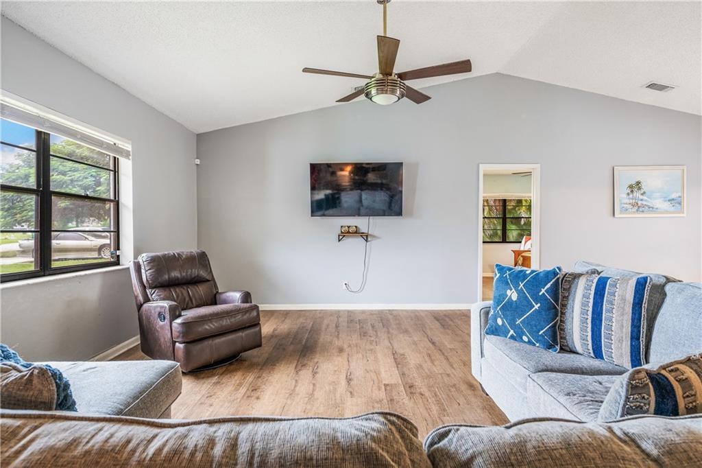 217 SE Verada Avenue