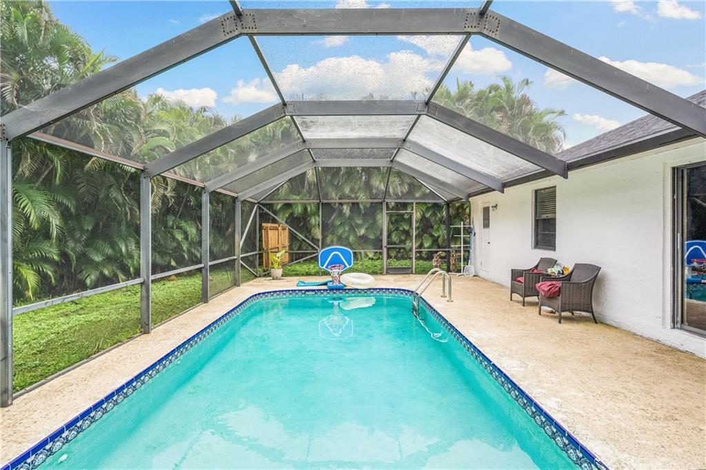 217 SE Verada Avenue