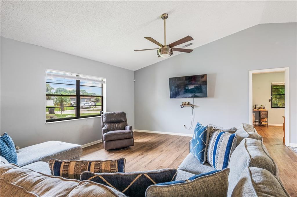 217 SE Verada Avenue