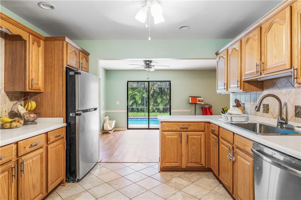 217 SE Verada Avenue