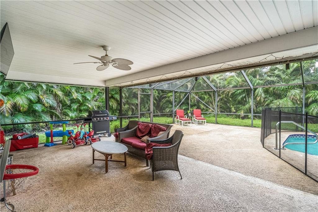 217 SE Verada Avenue