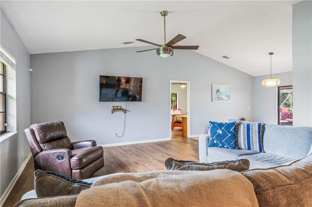 217 SE Verada Avenue