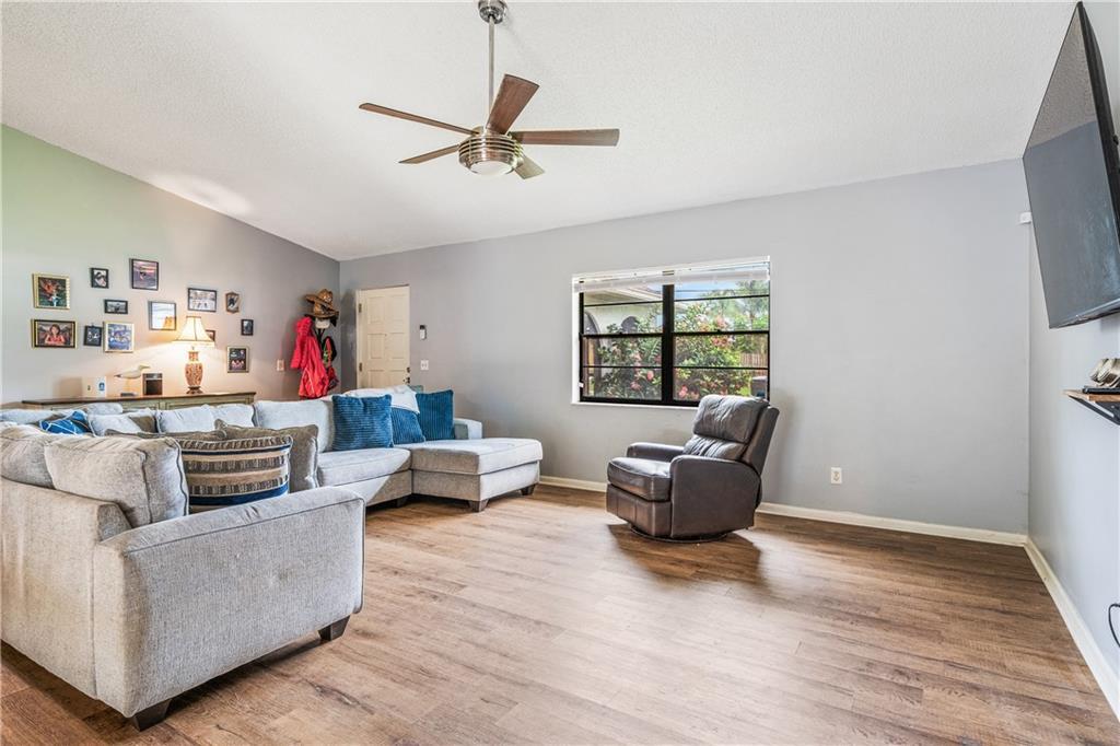 217 SE Verada Avenue