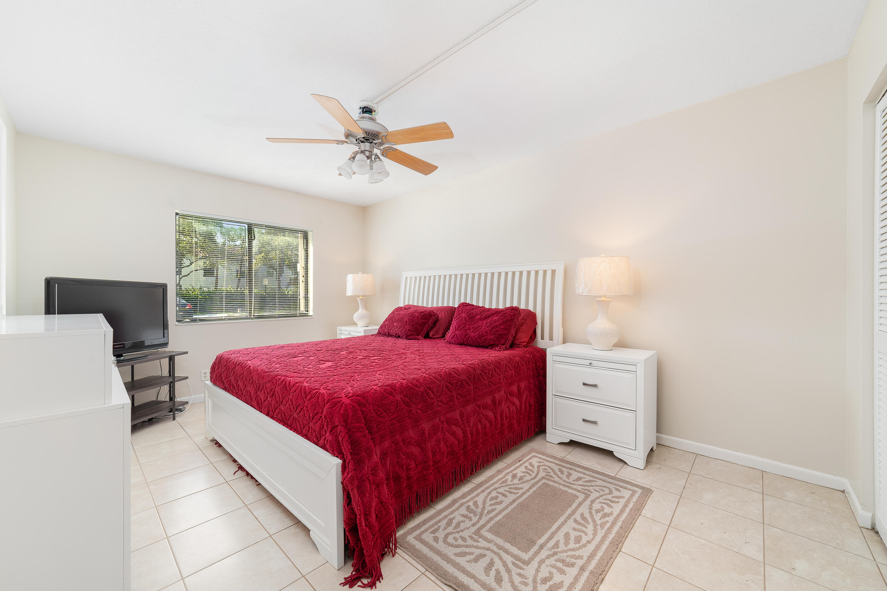 3404 E Gardens East Drive E 25a