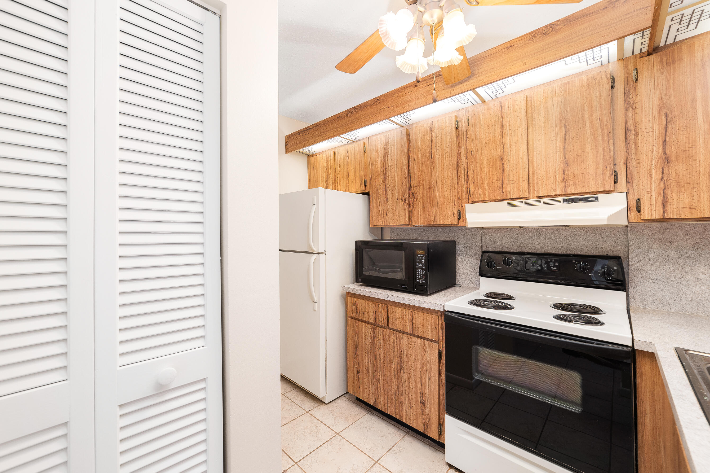 3404 E Gardens East Drive E 25a